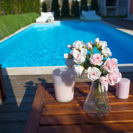 White Dream Apartment Musalez